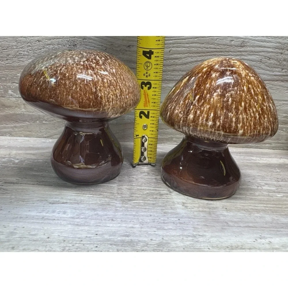 Vintage Hull Pottery Brown Drip Glaze Mushroom Salt & Pepper Shaker Set USA